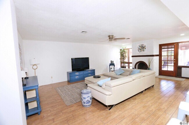 Building Photo - 3533 S Cholla Dr