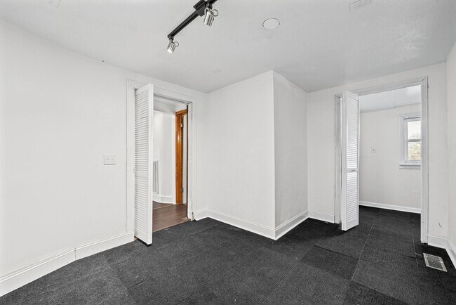 Building Photo - 211 St John St