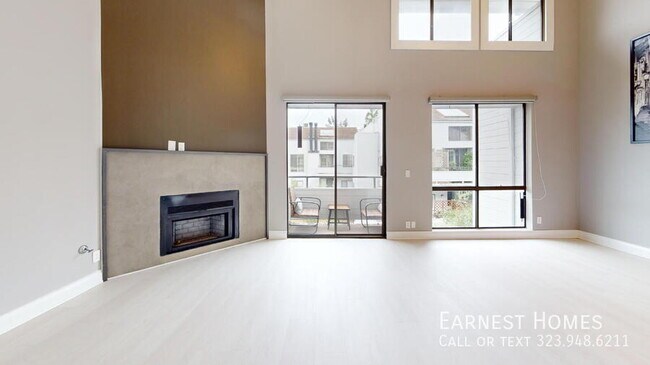 Building Photo - 13331 Moorpark St