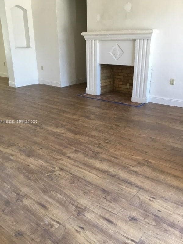 Building Photo - 8927 Hawthorne Ave