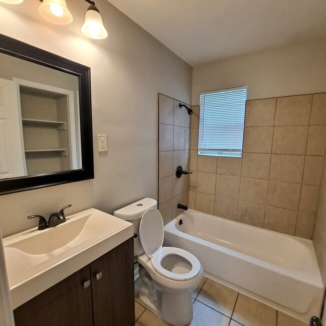 Building Photo - 264 E Holmes Rd