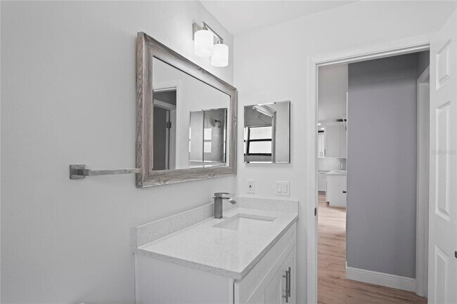 Building Photo - 8312 Roxboro Dr