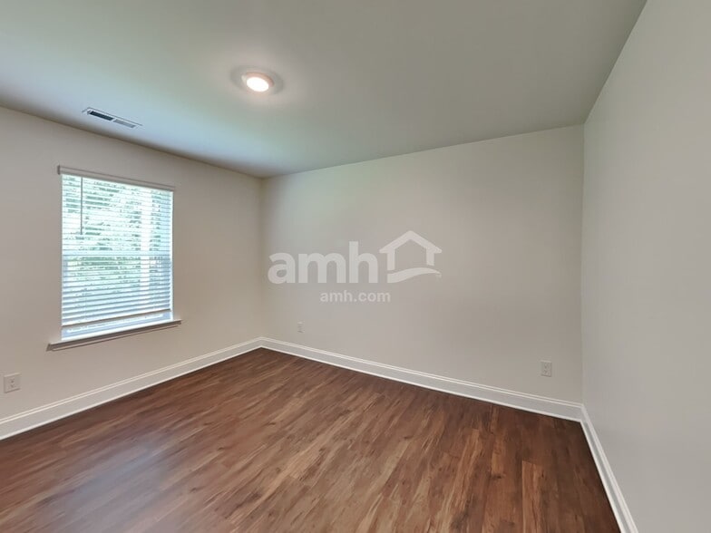 Building Photo - 7325 Garrett Ct