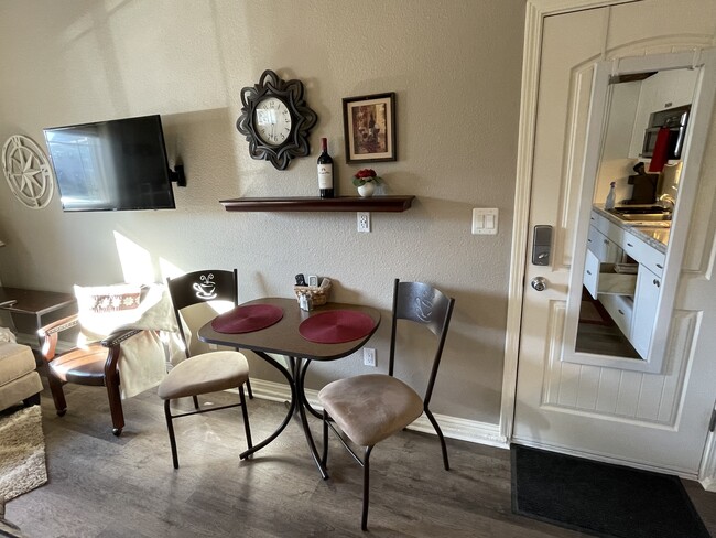 Dining Area - 2986 E Eaton Rd