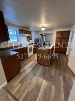 Building Photo - 724 N Cochran Ave