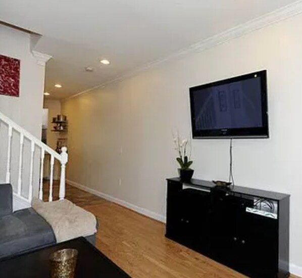 Building Photo - 1012 7th St SE