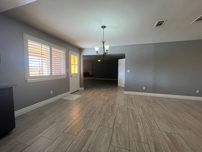 Building Photo - 3 bedroom plus BONUS Room 2 bath home in H...