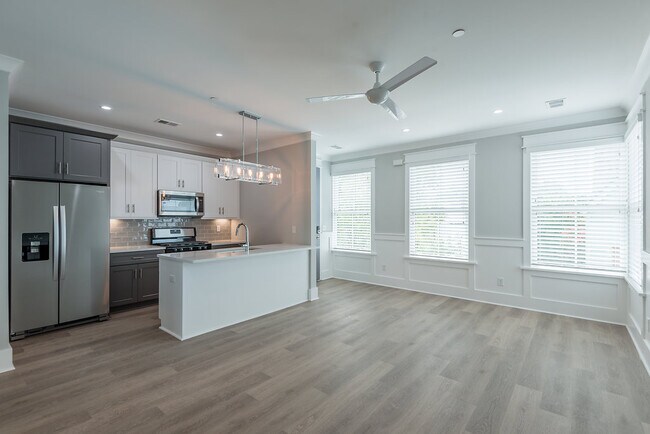 Building Photo - 8 Sanctuary Ct