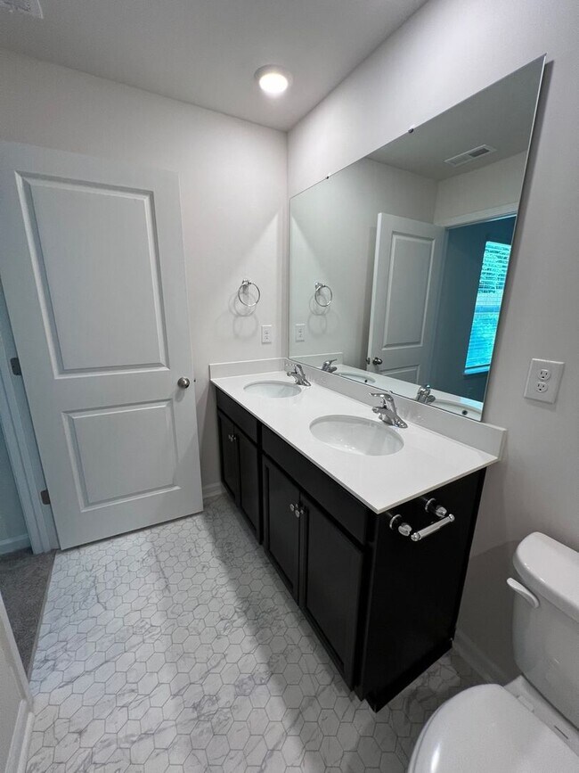 Building Photo - Pristine 3BR Townhouse in Arden