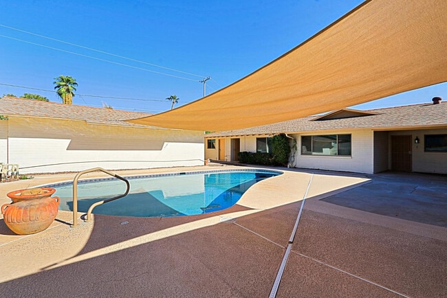 Building Photo - 6203 N 12th Pl