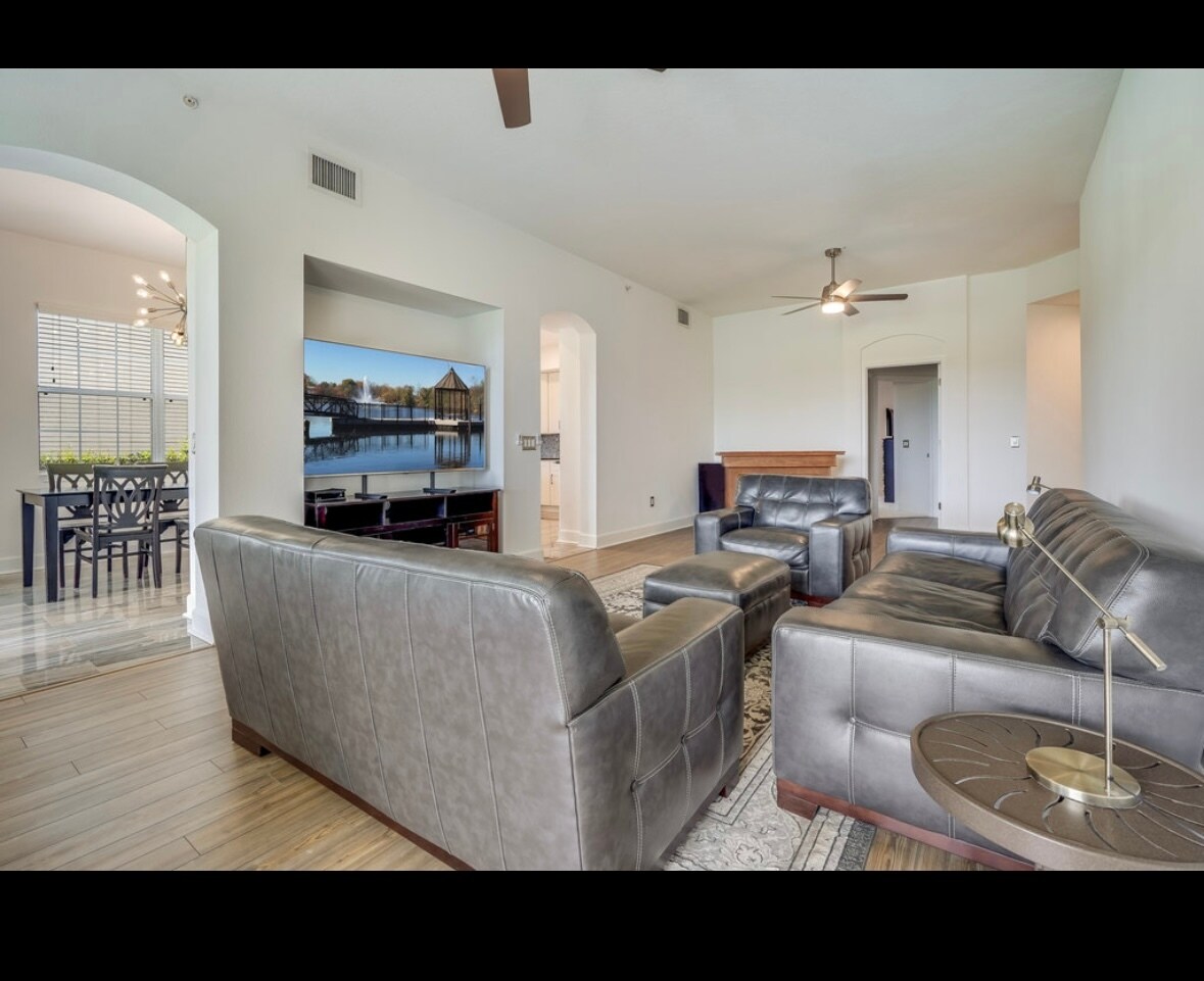 Building Photo - 200 Riverfront Dr