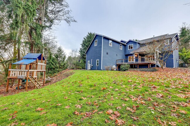 Building Photo - Beautiful Spacious Bainbridge Home