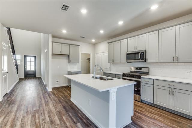 Building Photo - 4802 Hunter Hurst Dr