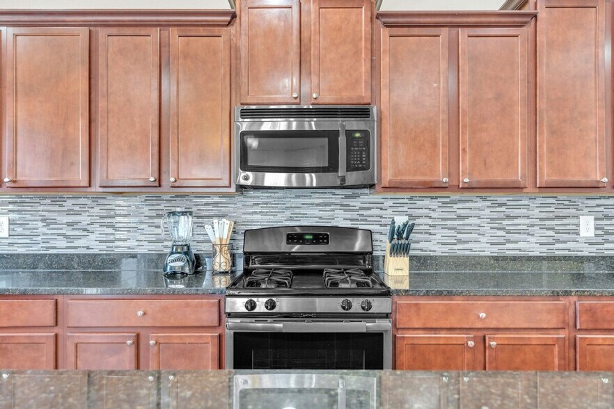 Building Photo - 7980 Blue Stream Dr