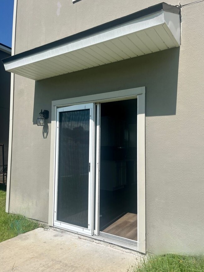 Building Photo - 131 Ashwood Cir