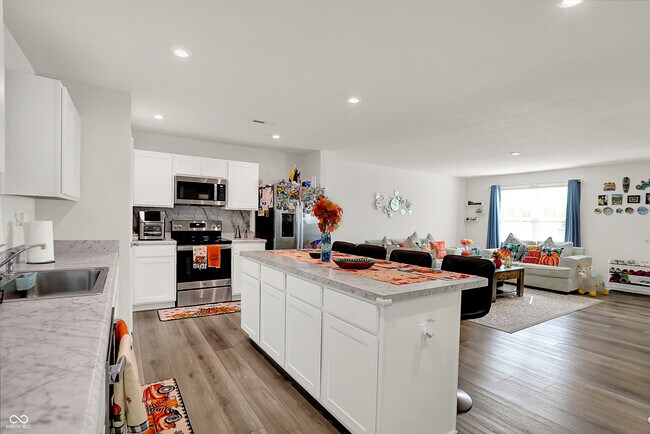 Building Photo - 910 Red Hls Ct