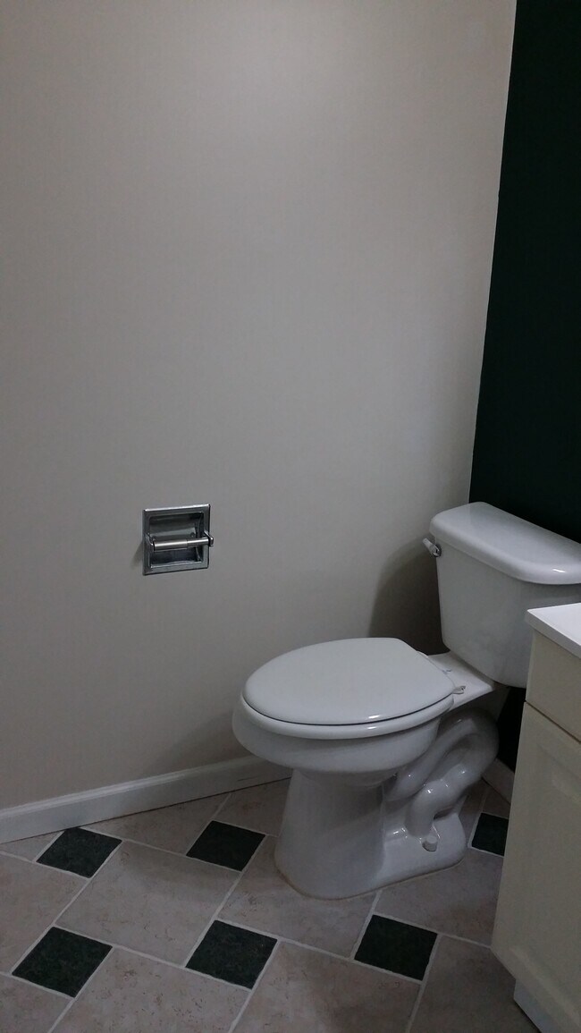 Building Photo - 183 N Waters Edge Dr