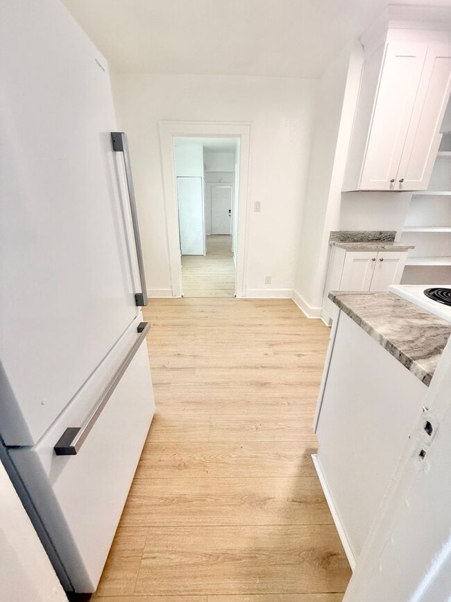 Building Photo - ***RENT READY~4 Bed RENOVATED 2 story house/w/ downstairs bedroom/Granite countertops