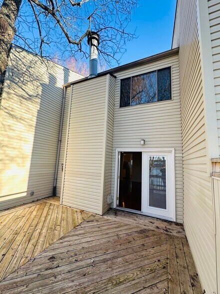 Back of unit - 703 Idlewood Ln