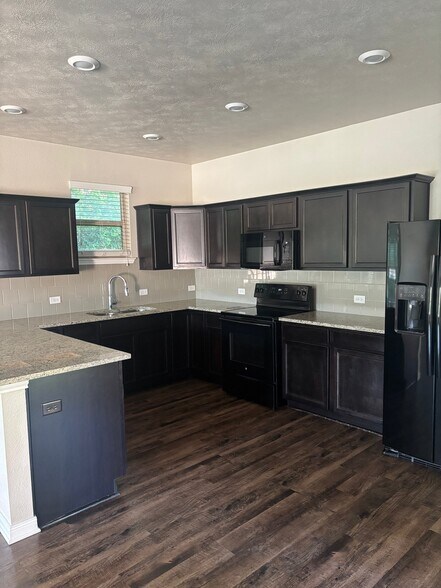 Building Photo - 17349 Cedar Rock Ct