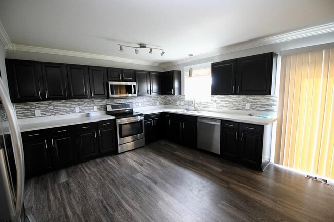 Building Photo - 5801 Sedgemoor Dr