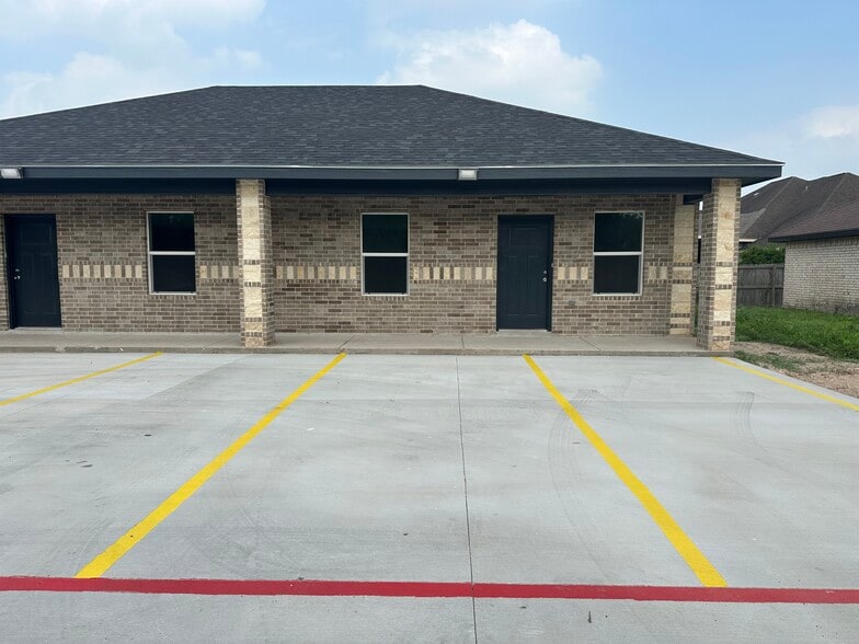 Building Photo - 4503 E Richardson Rd