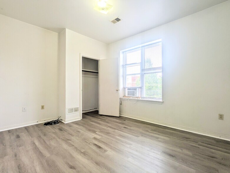 Building Photo - 5552 Black St