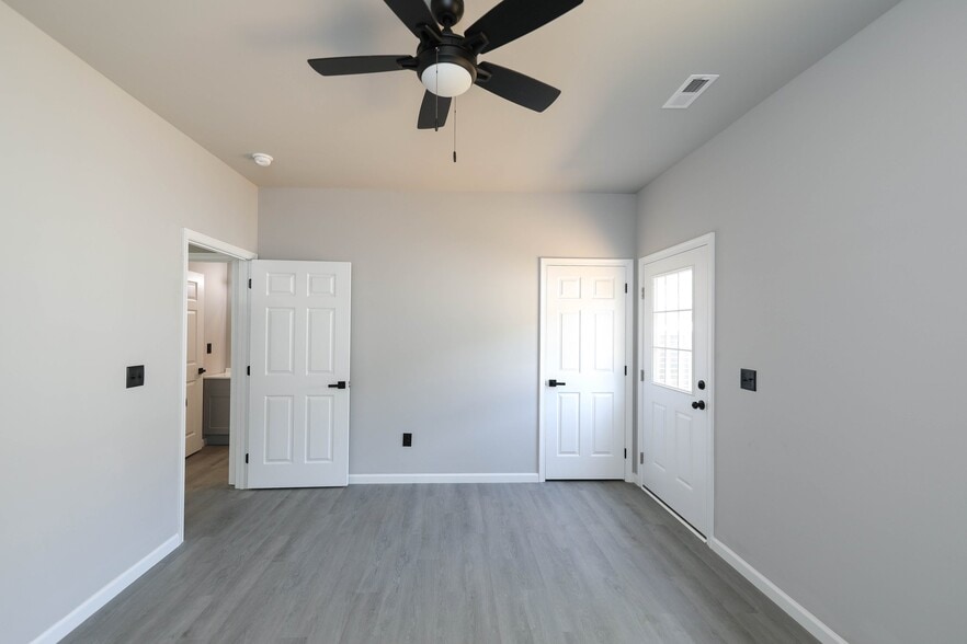 Building Photo - 1006 Pocahontas Ave