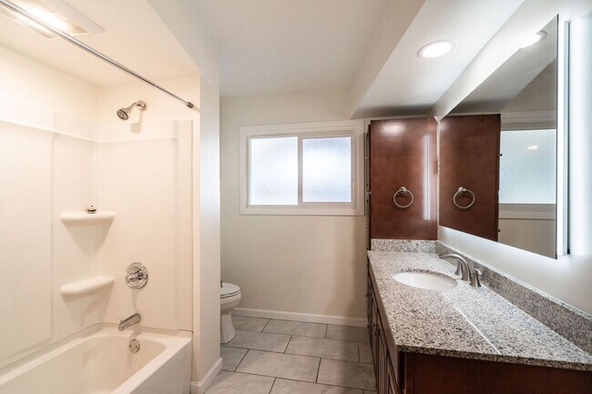 Building Photo - Gorgeous Audubon Park Home with Detached G...