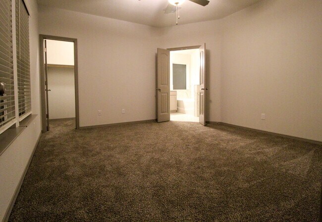Building Photo - 13709 Lago Vista Ave