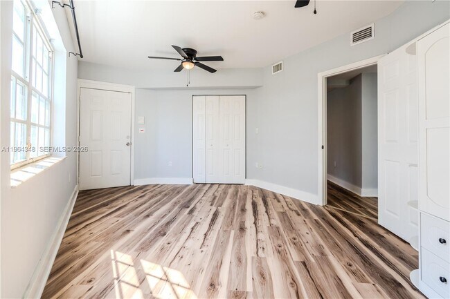 Building Photo - 2383 Flamingo Dr