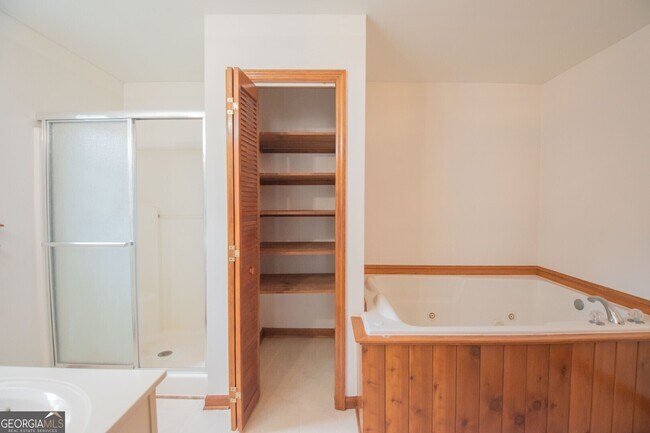 Building Photo - 81 Retreat Pl