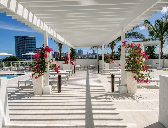Building Photo - 4250 Biscayne Blvd