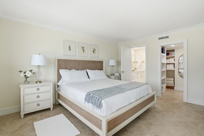 Building Photo - 3443 Gulf Shore Blvd N