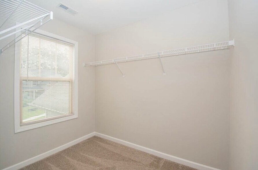 Bedroom #3 Closet - 399 Cobblestone Trl