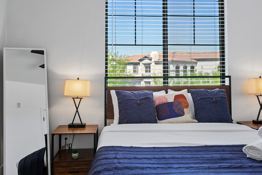 Building Photo - 9450 W Cabela Dr