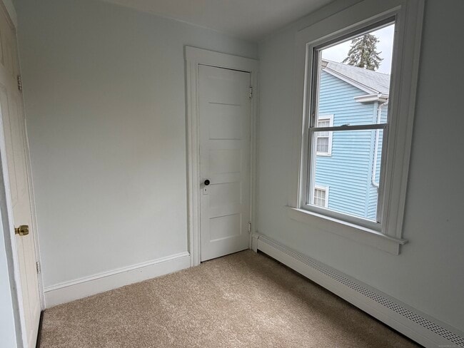 Building Photo - 105 Silver Ln