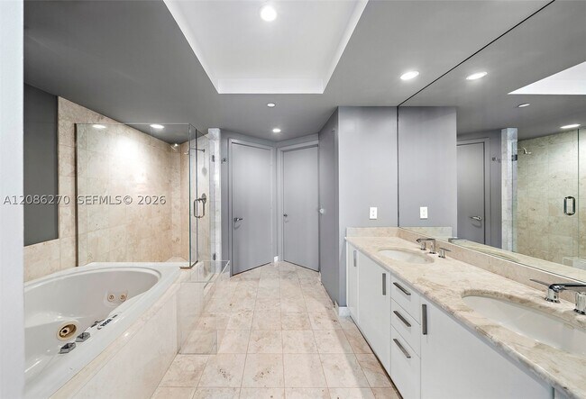 Building Photo - 1331 Brickell Bay Dr