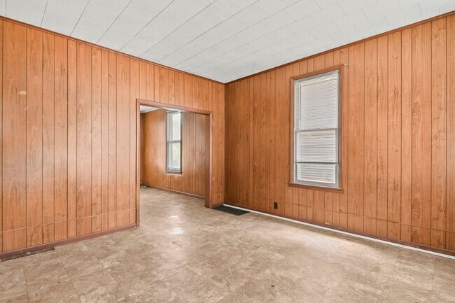 Building Photo - 1130 E Cedar St