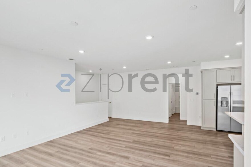 Building Photo - Unit