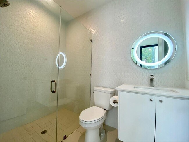 Building Photo - 1905 Riverview St