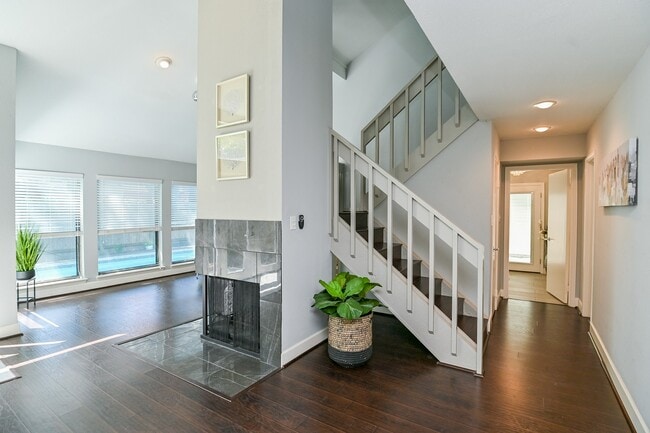 Building Photo - 12800 Briar Forest Dr