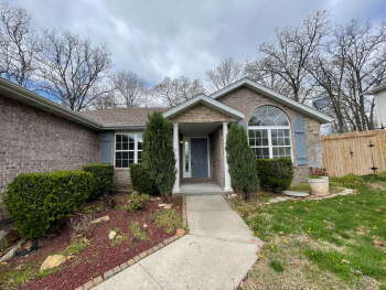 Building Photo - Spacious 3BR+ with fully fenced in backyard