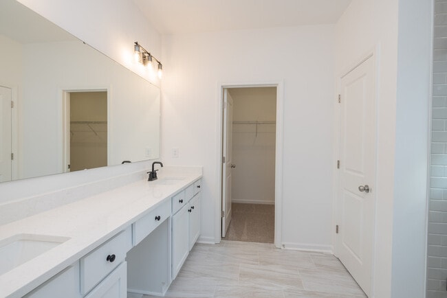 Building Photo - NEW 4BD/3BTH HOUSE- STONEBRIDGE FAIRWAYS COMMUNITY