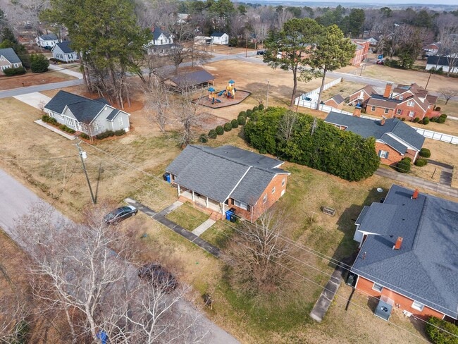 Building Photo - Cozy 2 Bed Duplex in the Heart of Lillington