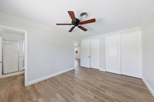 Building Photo - 77054 California Dr