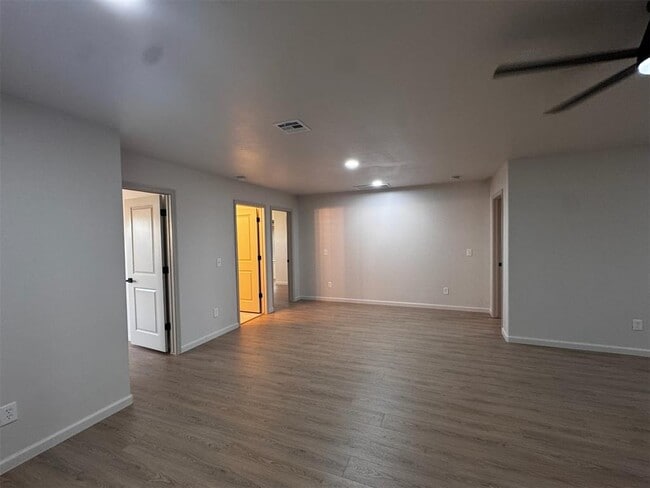 Building Photo - 26218 N 2960 Rd