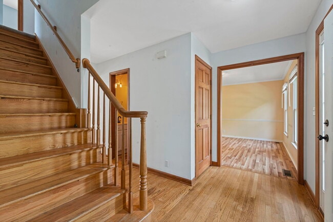 Building Photo - 630 Maple Ct