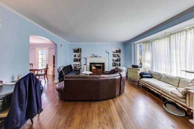 Building Photo - 4350 Bobolink Terrace