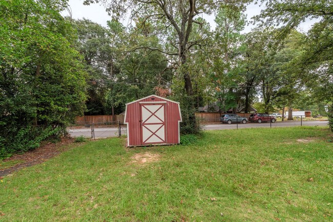 Building Photo - $1,425 - 3 bed/2 bath house near Medical C...